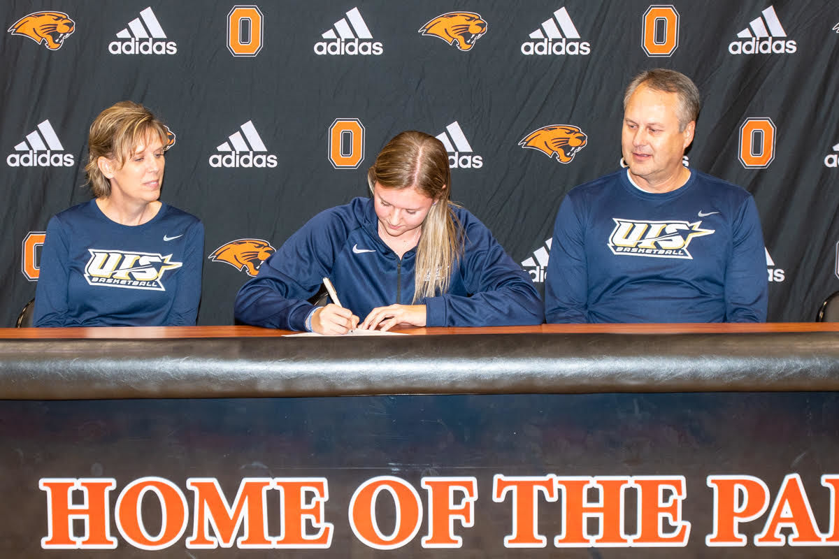 National Signing Day photo: Oregon basketball player Liz Uhl with Illinois-Springfield